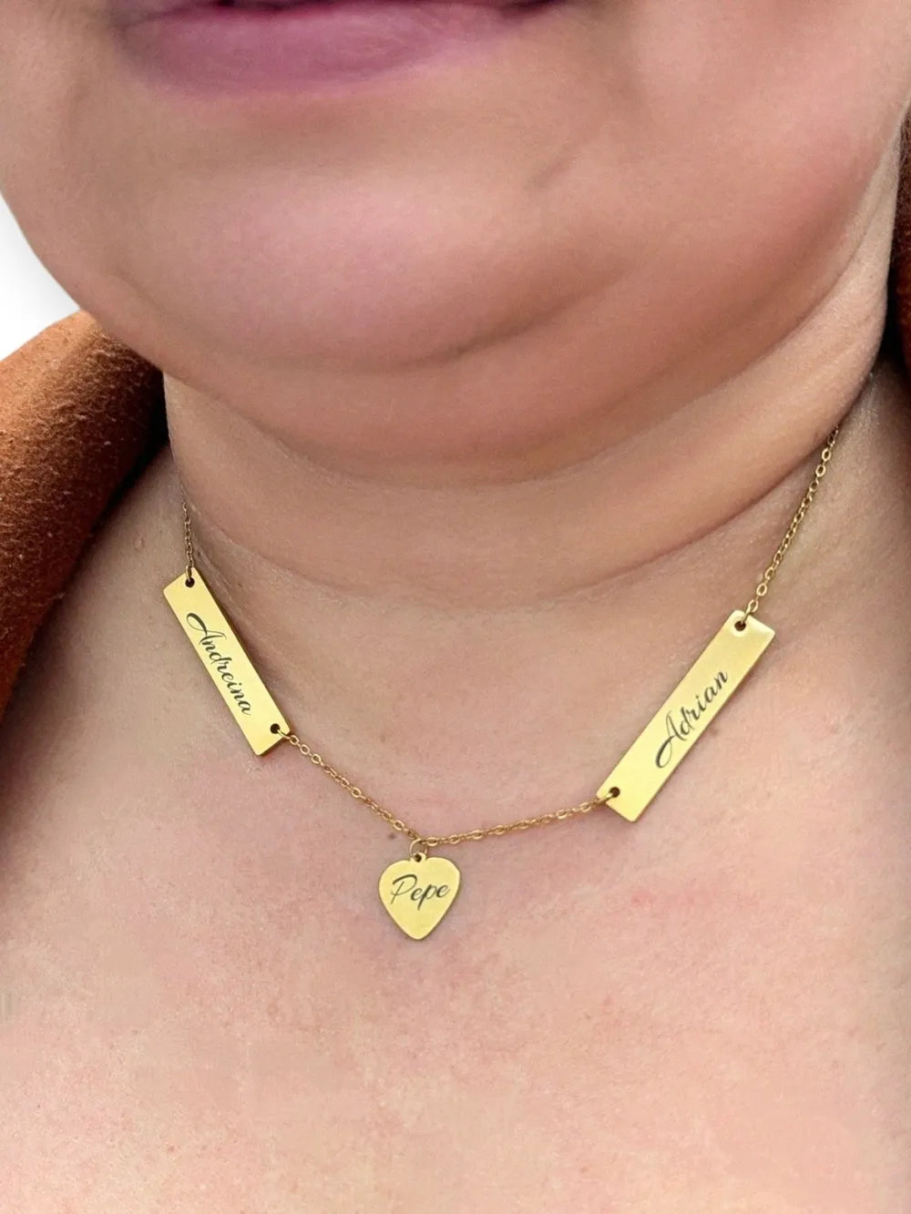 Mi Familia de Oro: Collar con placas de nombre de la familia