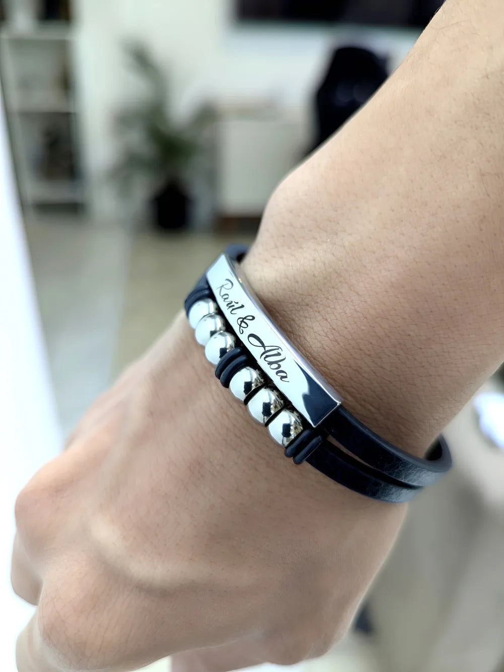 Pulsera Élite de Acero: Pulsera de cuero y acero grabada a laser personalizada