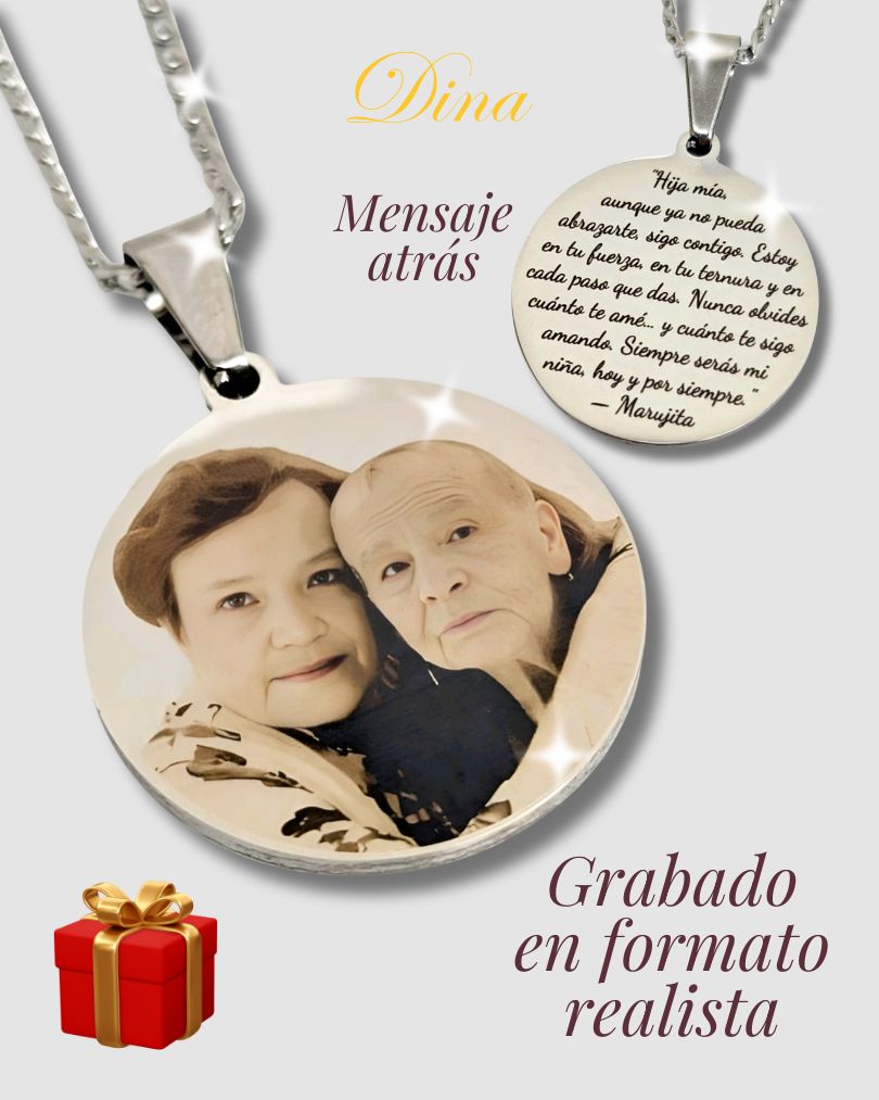 Collar con foto en formato realista y mensaje en la parte de atrás