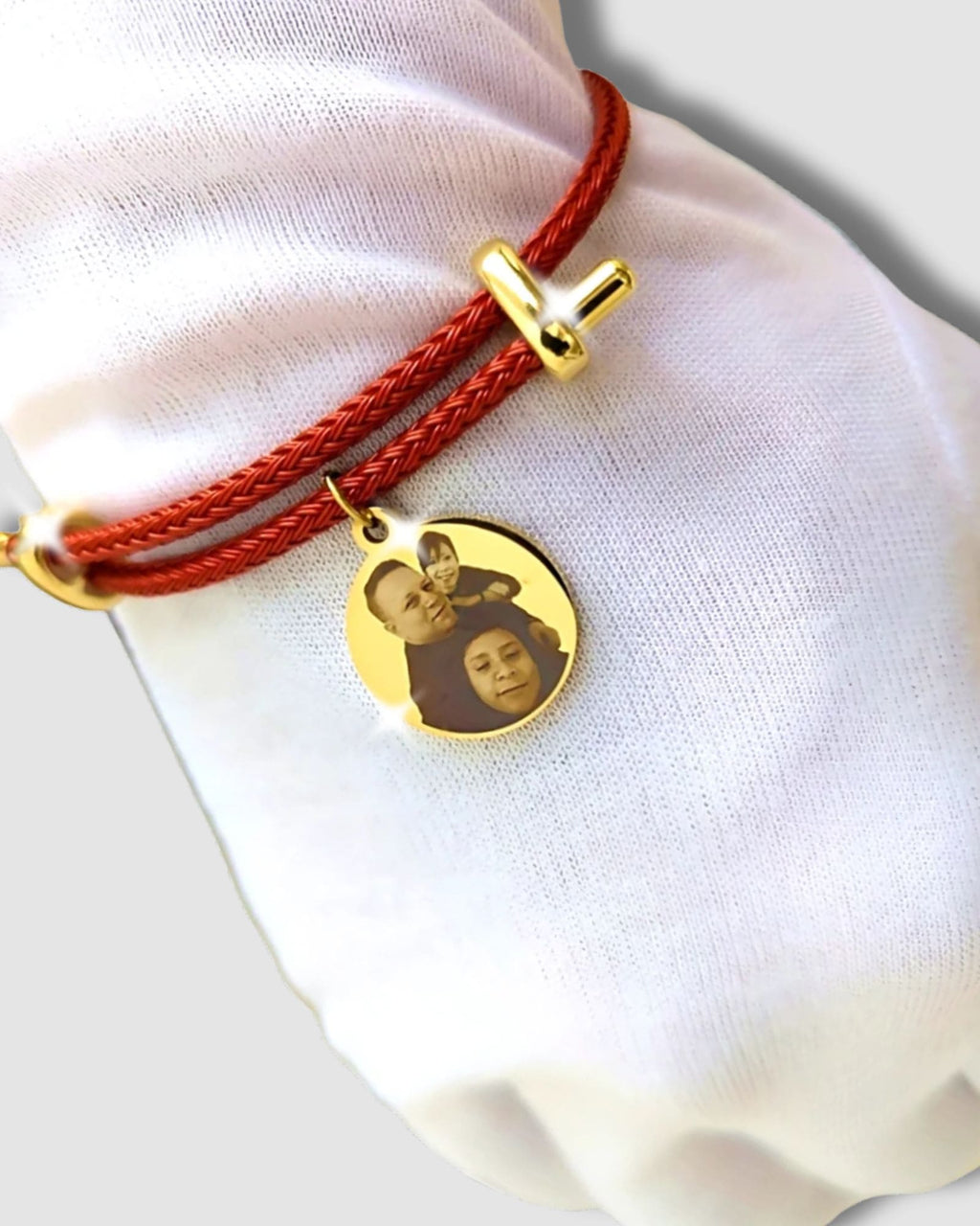 Pulsera cordón rojo con foto y mensaje