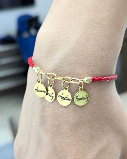 Familia Amada: Pulsera grabada con los nombres de la familia en acero y cuero