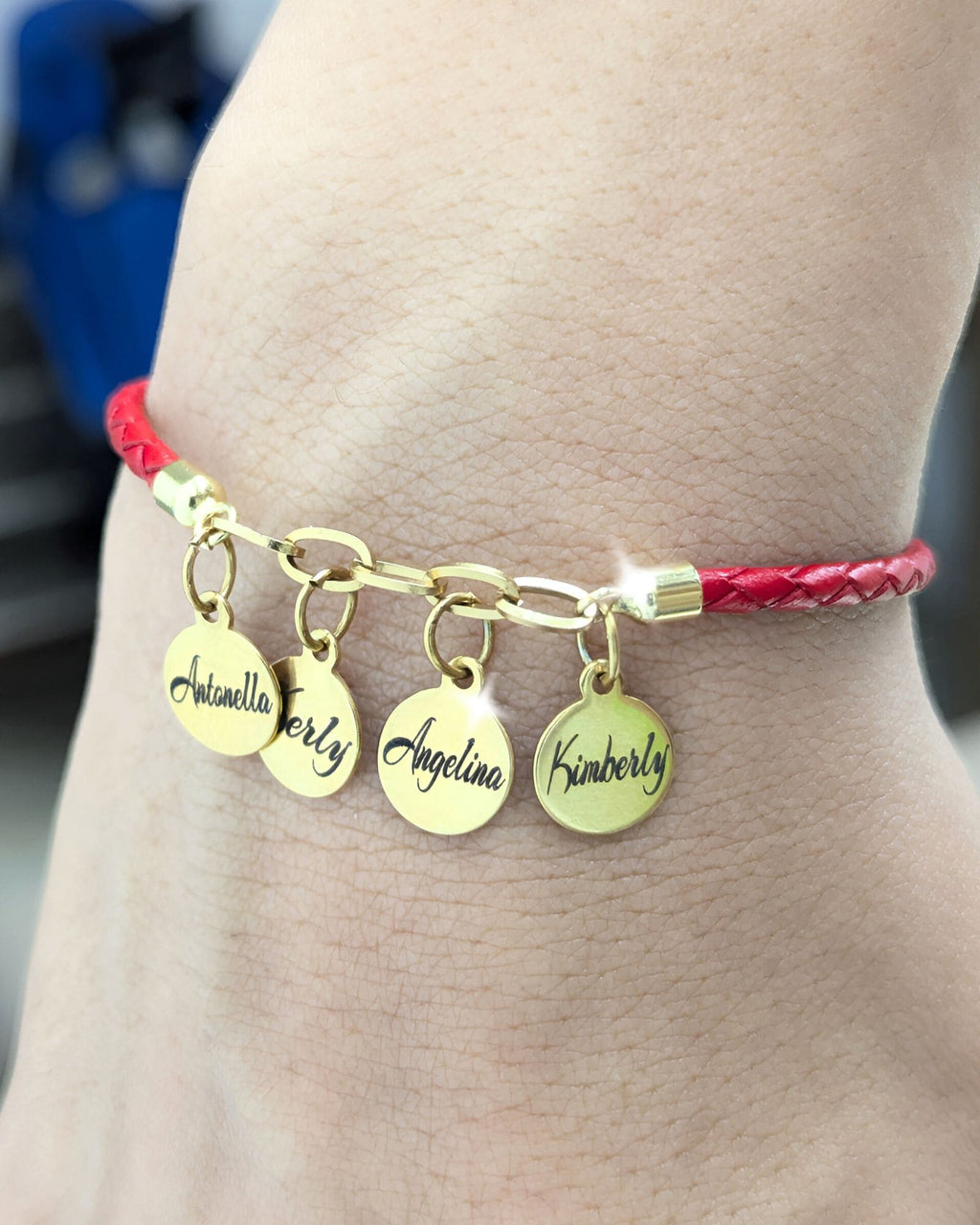 Pulsera con nombres de la familia en cuero