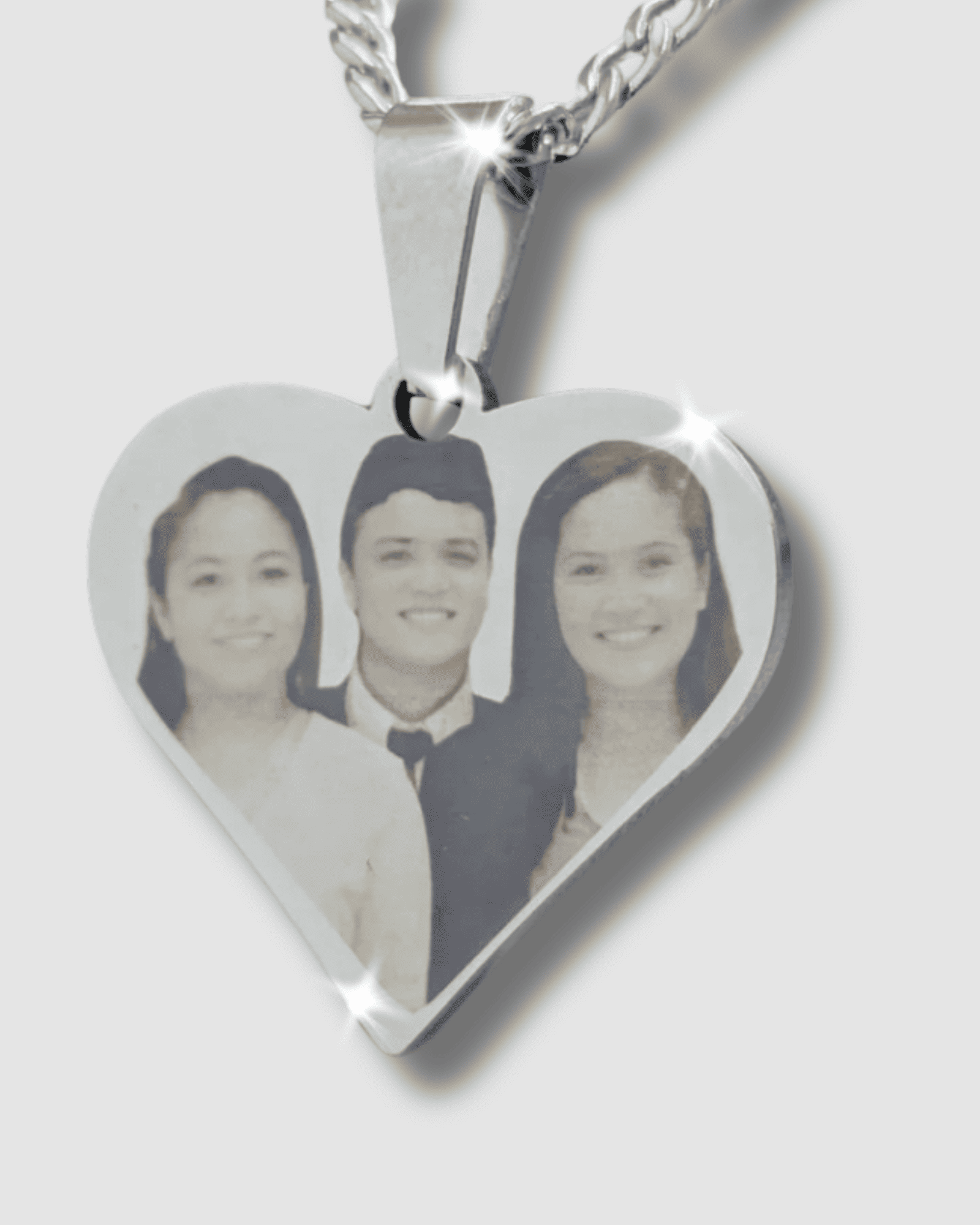 Collar con foto realista y mensaje