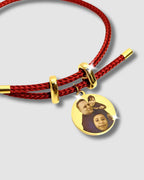 Pulsera cordón rojo con foto y mensaje