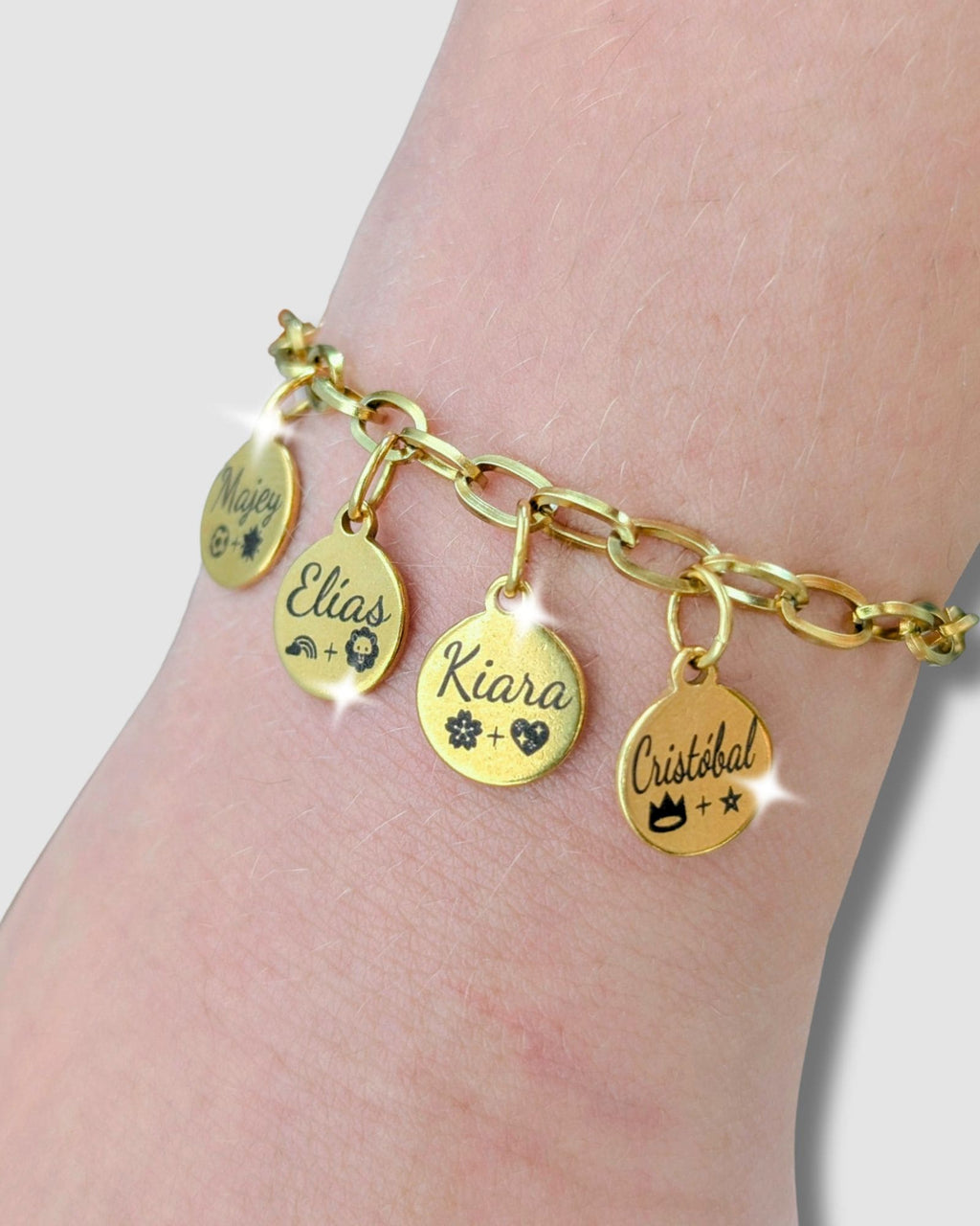 Pulsera con placas redondas de la familia