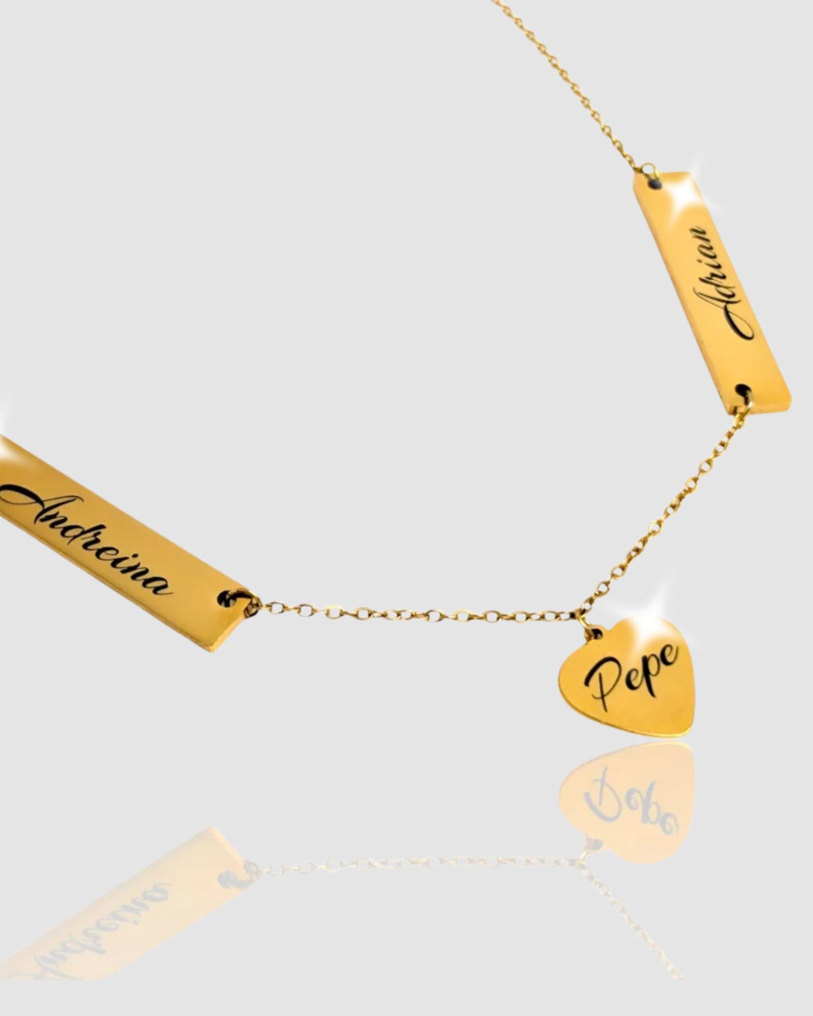Collar con placas de nombre de la familia