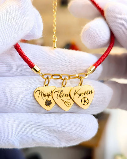 Familia Amada 2: Pulsera grabada en corazones con los nombres de la familia en acero y cuero