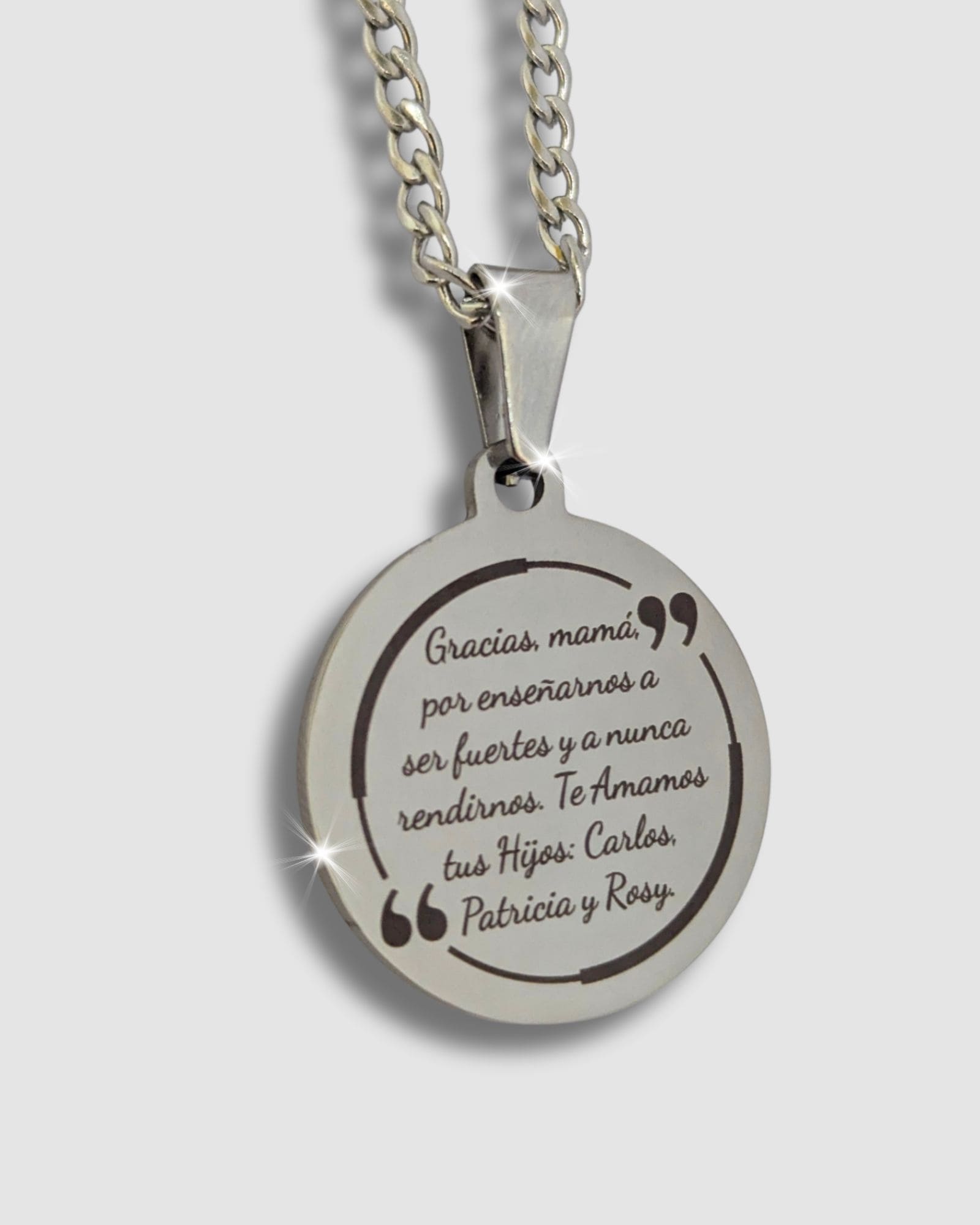 Necklace with photo in realistic format and message on the back