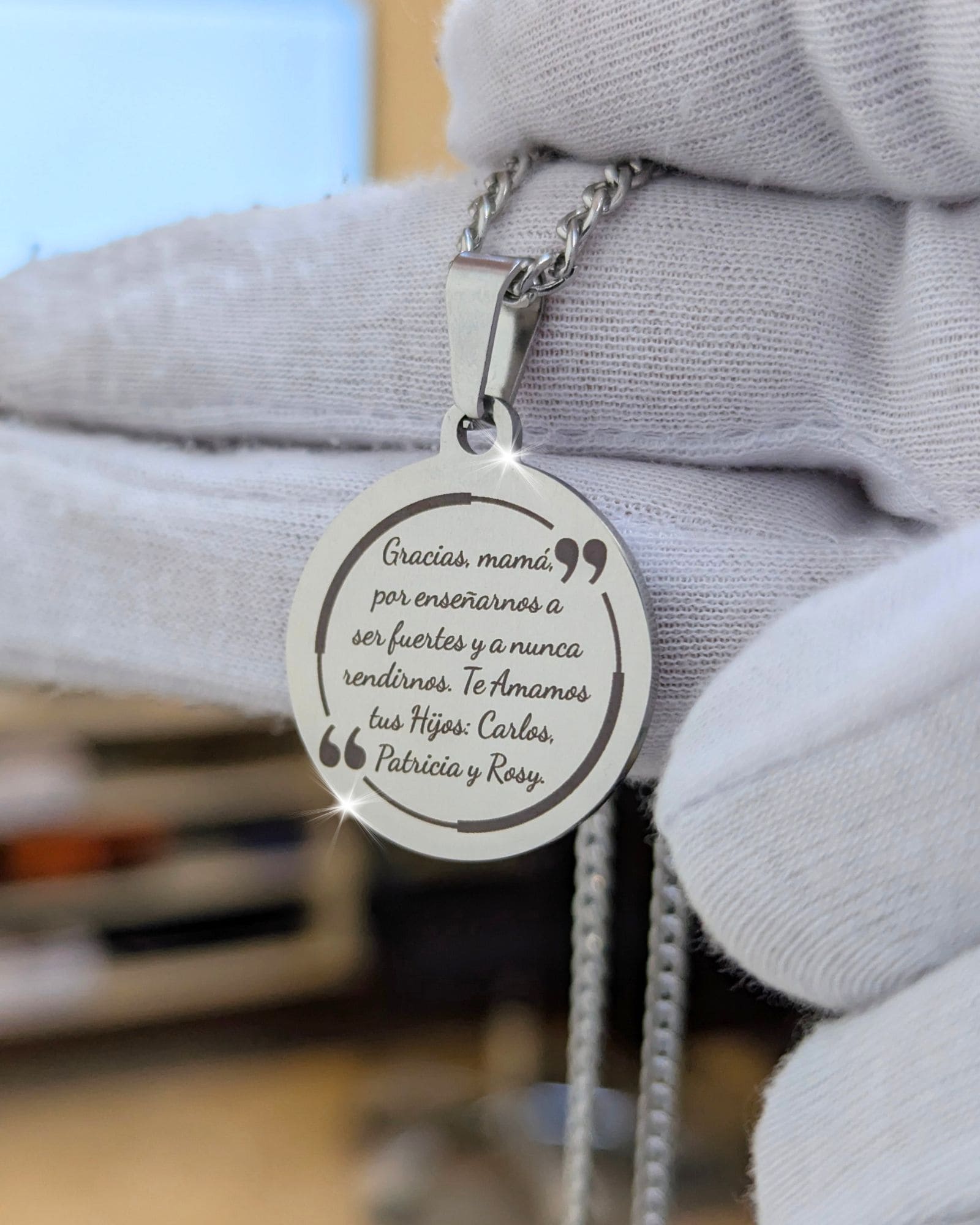 Necklace with photo in realistic format and message on the back
