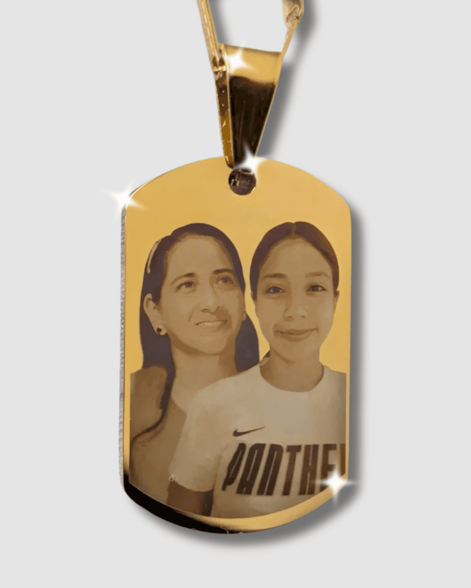 Collar con foto realista y mensaje