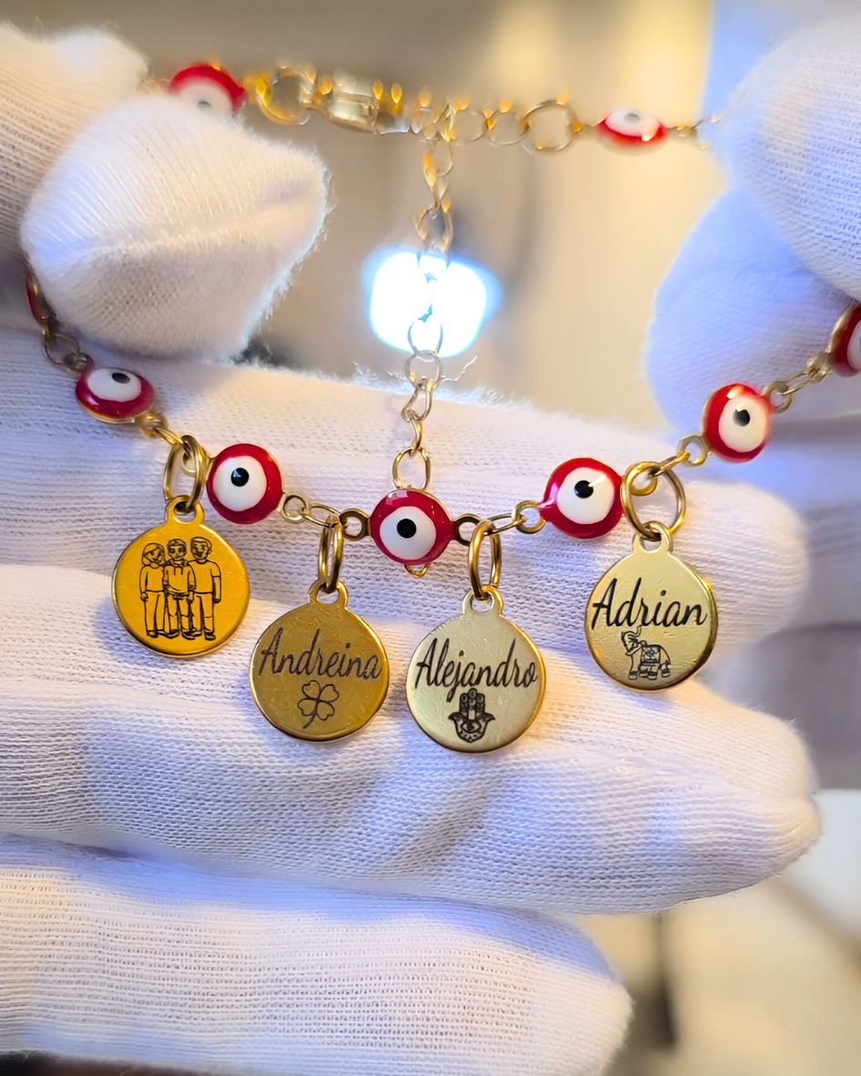 Pulsera Ojo Turco grabada con los nombres de la familia en acero