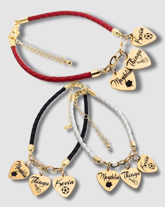 Familia Amada 2: Pulsera grabada en corazones con los nombres de la familia en acero y cuero