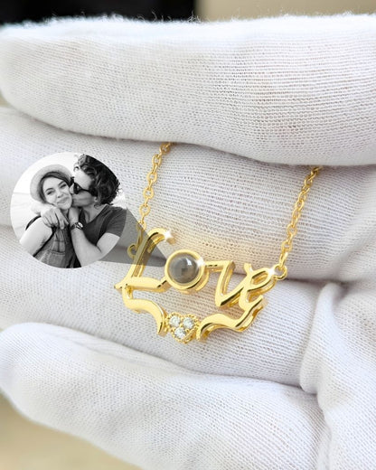 Collar LOVE con micro grabado de proyección