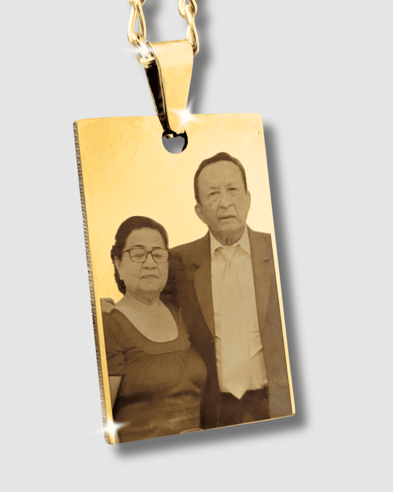 Collar con foto realista y mensaje