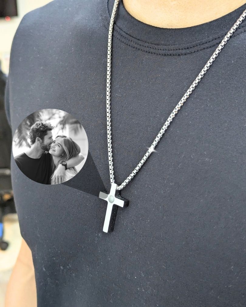 Collar Micro grabado con proyección en acero