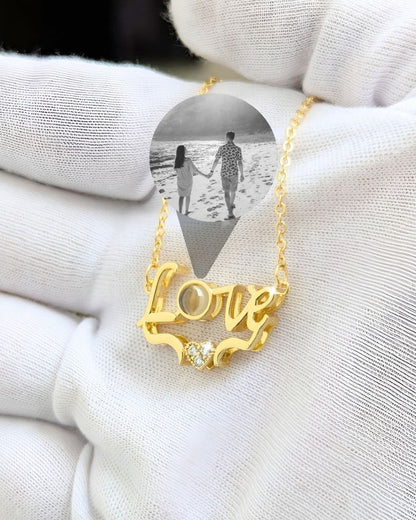 Collar LOVE con micro grabado de proyección