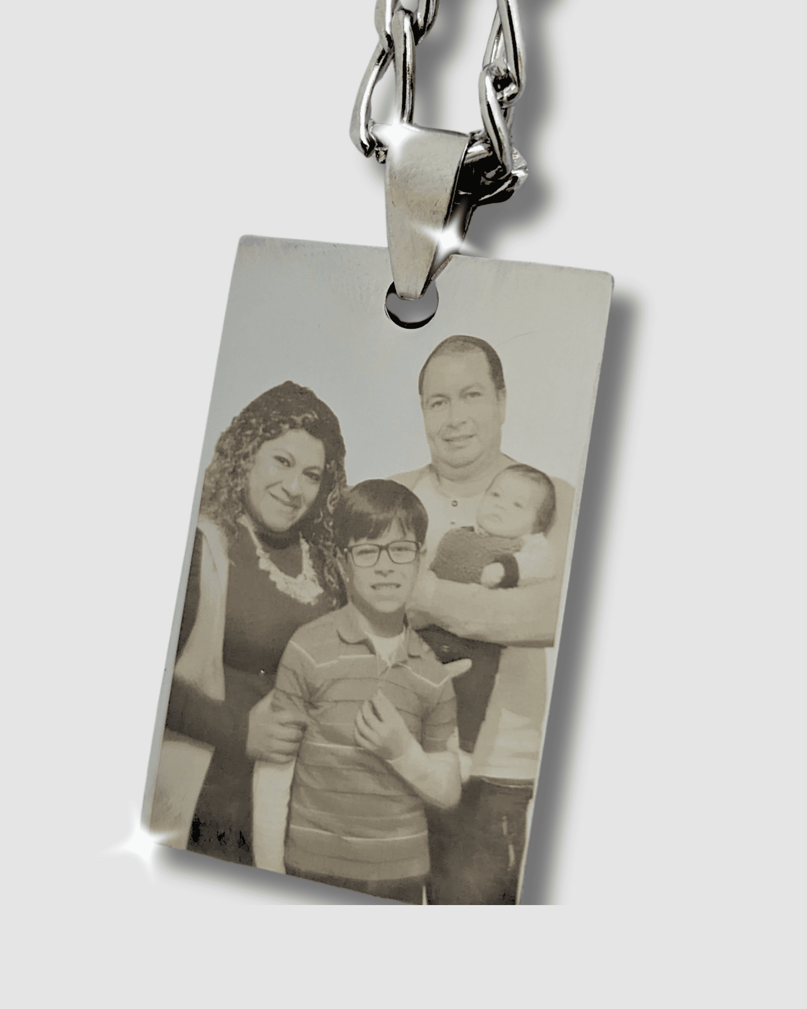 Collar con foto realista y mensaje