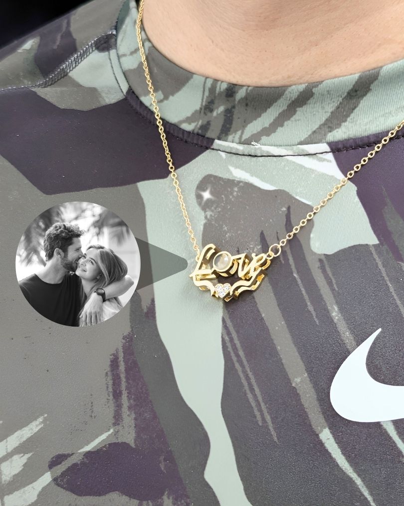 Collar LOVE con micro grabado de proyección