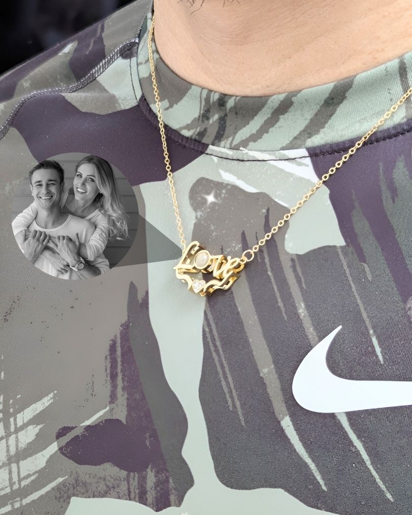 Collar LOVE con micro grabado de proyección