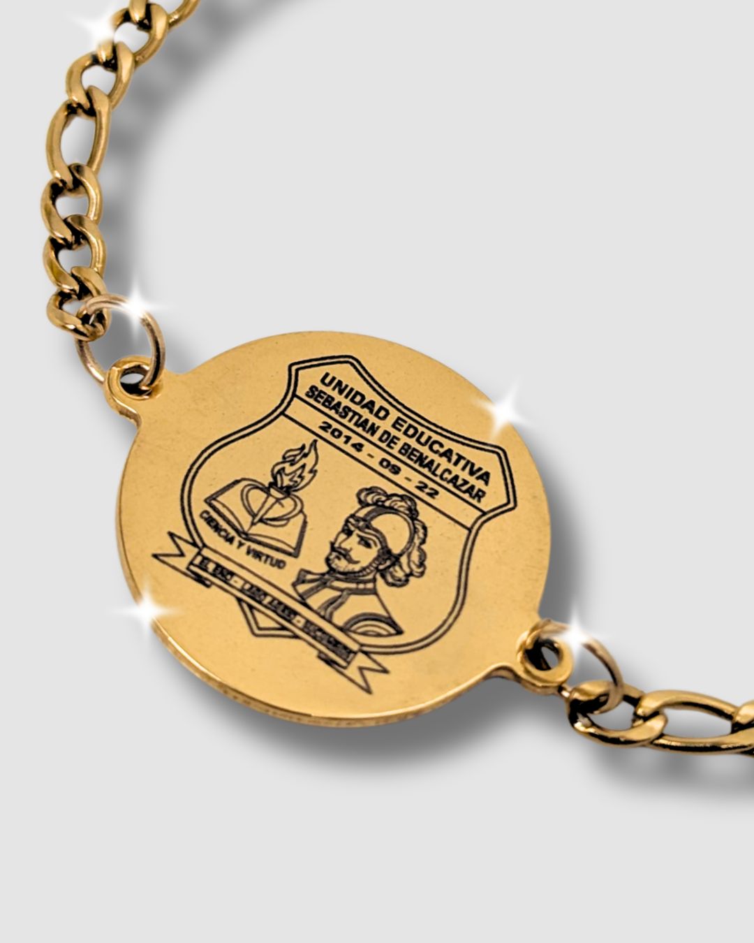 Realistic graduation bracelet
