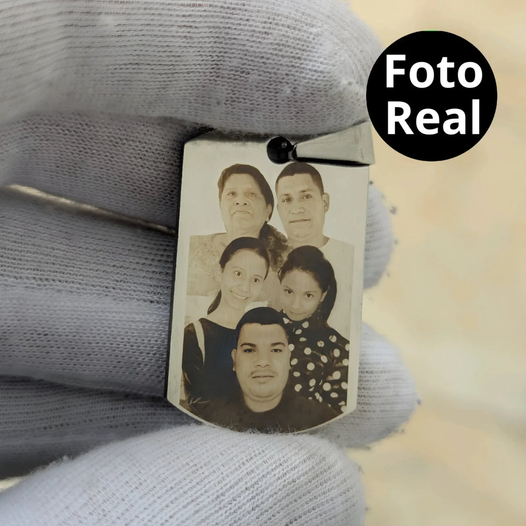 Necklace with photo in realistic format and message on the back