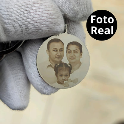 Collar con foto en formato realista y mensaje en la parte de atrás