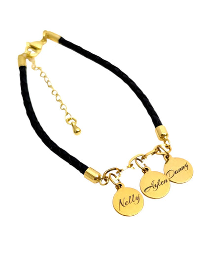 Familia Amada: Pulsera grabada con los nombres de la familia en acero y cuero