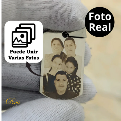 Collar con foto en formato realista y mensaje en la parte de atrás