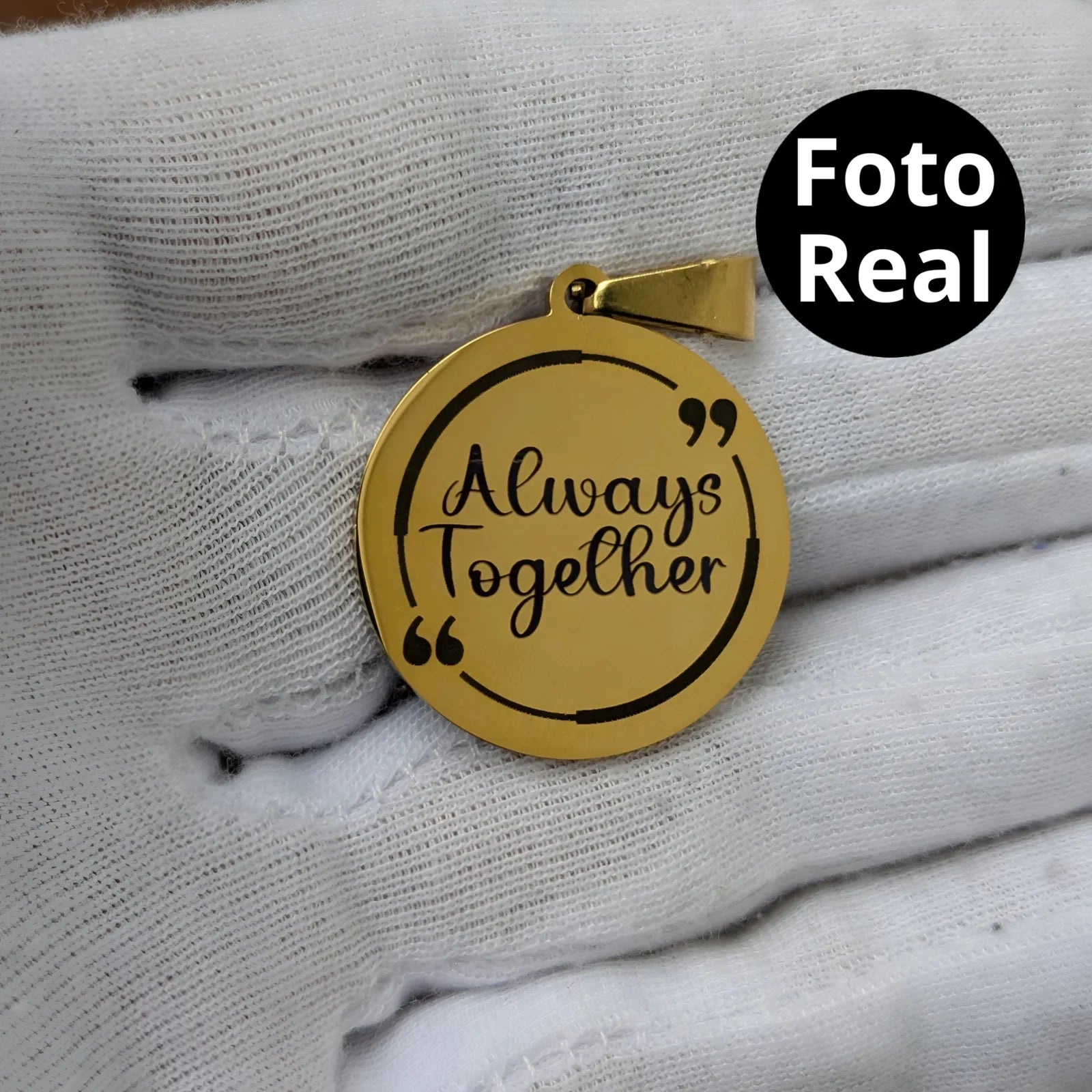 Necklace with photo in realistic format and message on the back
