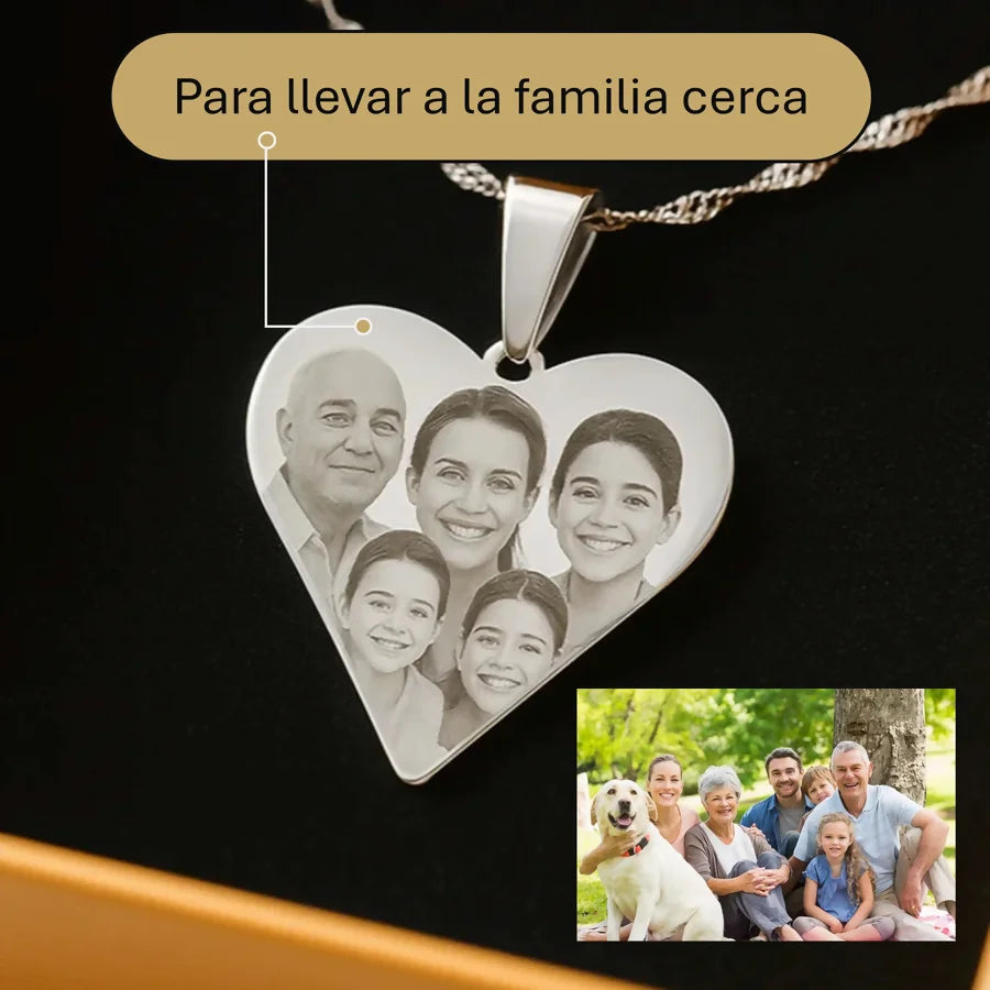 Collar con foto en formato realista y mensaje en la parte de atrás