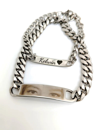 Miradas Gemelas: Pack 2 pulseras de acero de mirada de pareja y mensaje atrás